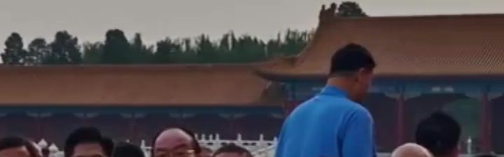 B体育官网-姚明现身九三阅兵观礼席 与霍启刚并肩而立显瞩目身姿